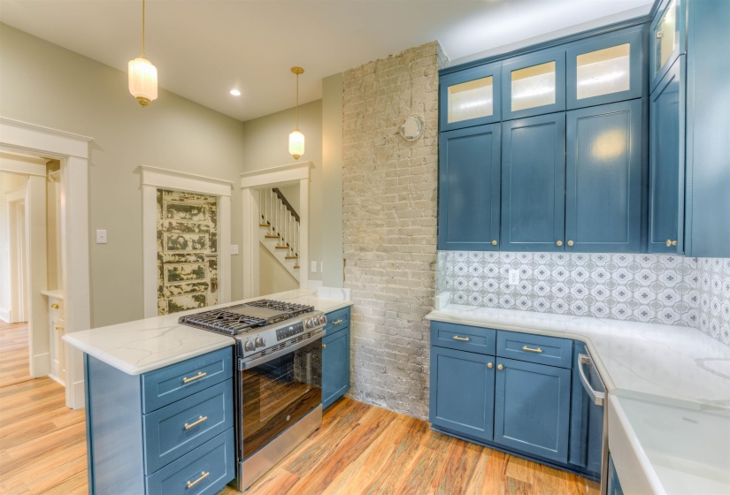 2165 MONROE AVE, Memphis, Tennessee 38104, 4 Bedrooms Bedrooms, 8 Rooms Rooms,3 BathroomsBathrooms,Residential,For Sale,MONROE,10222447
