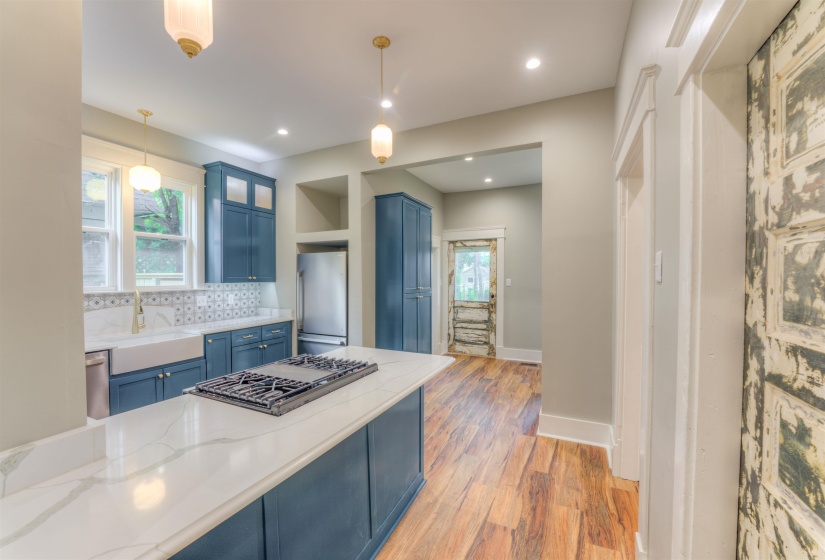 2165 MONROE AVE, Memphis, Tennessee 38104, 4 Bedrooms Bedrooms, 8 Rooms Rooms,3 BathroomsBathrooms,Residential,For Sale,MONROE,10222447