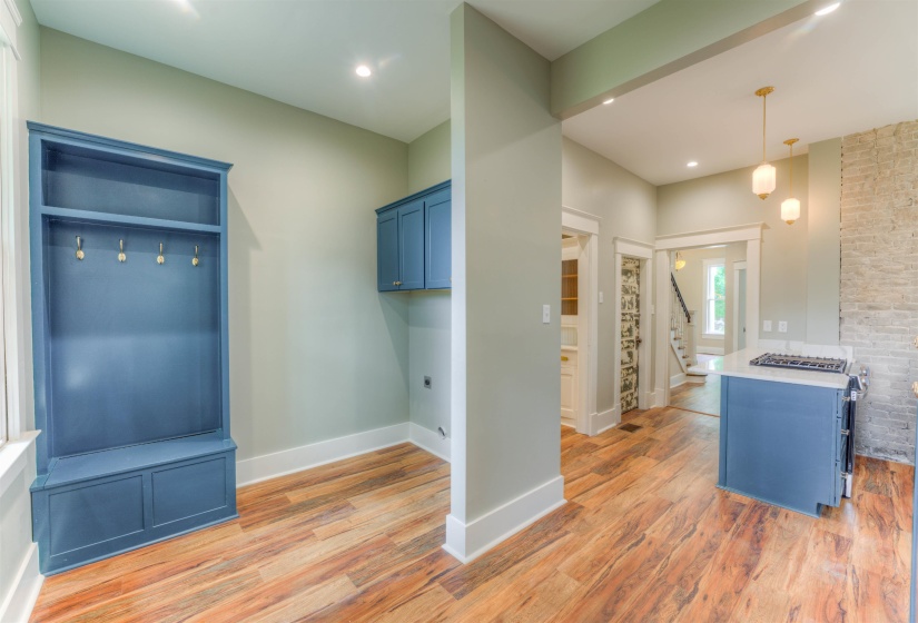2165 MONROE AVE, Memphis, Tennessee 38104, 4 Bedrooms Bedrooms, 8 Rooms Rooms,3 BathroomsBathrooms,Residential,For Sale,MONROE,10222447
