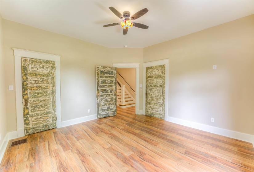 2165 MONROE AVE, Memphis, Tennessee 38104, 4 Bedrooms Bedrooms, 8 Rooms Rooms,3 BathroomsBathrooms,Residential,For Sale,MONROE,10222447