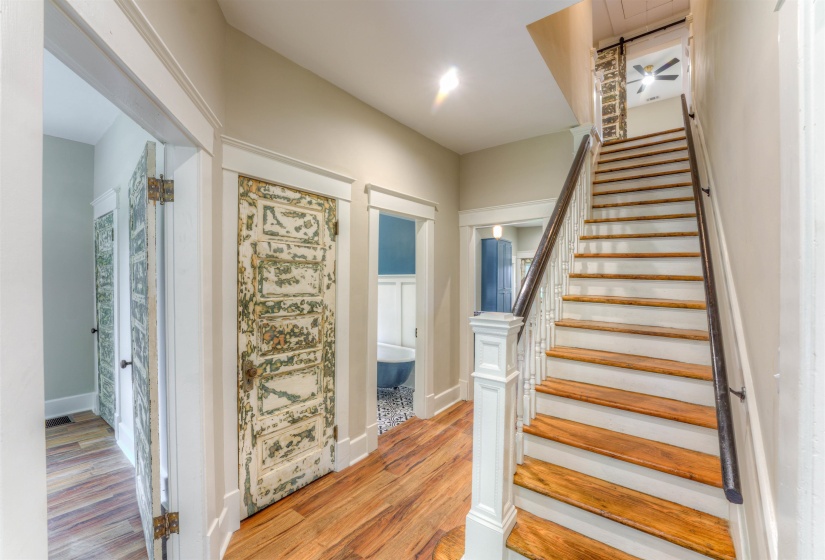 2165 MONROE AVE, Memphis, Tennessee 38104, 4 Bedrooms Bedrooms, 8 Rooms Rooms,3 BathroomsBathrooms,Residential,For Sale,MONROE,10222447