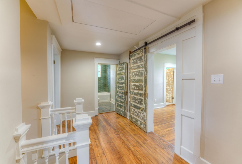 2165 MONROE AVE, Memphis, Tennessee 38104, 4 Bedrooms Bedrooms, 8 Rooms Rooms,3 BathroomsBathrooms,Residential,For Sale,MONROE,10222447