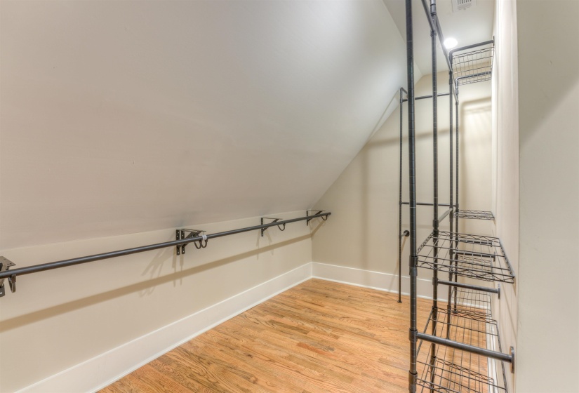 2165 MONROE AVE, Memphis, Tennessee 38104, 4 Bedrooms Bedrooms, 8 Rooms Rooms,3 BathroomsBathrooms,Residential,For Sale,MONROE,10222447
