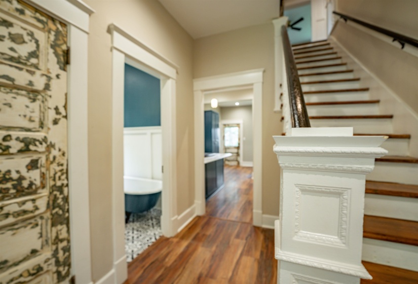 2165 MONROE AVE, Memphis, Tennessee 38104, 4 Bedrooms Bedrooms, 8 Rooms Rooms,3 BathroomsBathrooms,Residential,For Sale,MONROE,10222447