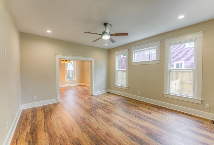 2165 MONROE AVE, Memphis, Tennessee 38104, 4 Bedrooms Bedrooms, 8 Rooms Rooms,3 BathroomsBathrooms,Residential,For Sale,MONROE,10222447