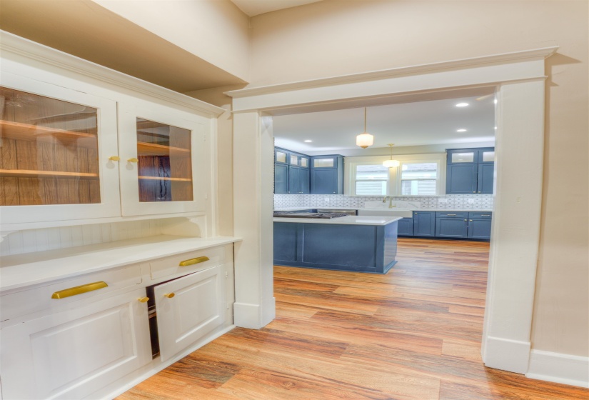 2165 MONROE AVE, Memphis, Tennessee 38104, 4 Bedrooms Bedrooms, 8 Rooms Rooms,3 BathroomsBathrooms,Residential,For Sale,MONROE,10222447