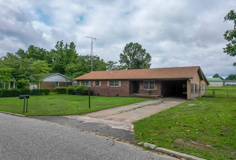 1037 END ST, Bolivar, Tennessee 38008-2424, 3 Bedrooms Bedrooms, 6 Rooms Rooms,2 BathroomsBathrooms,Residential,For Sale,END,10222457