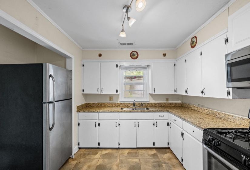 446 LENNANWOOD AVE, Covington, Tennessee 38019, 2 Bedrooms Bedrooms, 5 Rooms Rooms,1 BathroomBathrooms,Residential,For Sale,LENNANWOOD,10222478