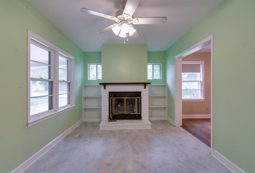 1134 DEARING RD, Memphis, Tennessee 38117, 3 Bedroom Bedrooms, 7 Room Rooms,2 BathroomBathrooms,Residential,For Sale,DEARING,0,10222482