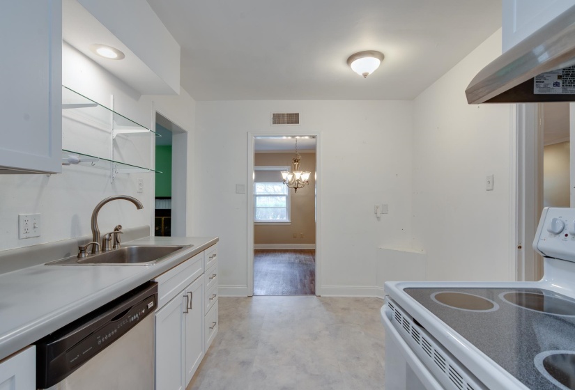 1134 DEARING RD, Memphis, Tennessee 38117, 3 Bedroom Bedrooms, 7 Room Rooms,2 BathroomBathrooms,Residential,For Sale,DEARING,0,10222482