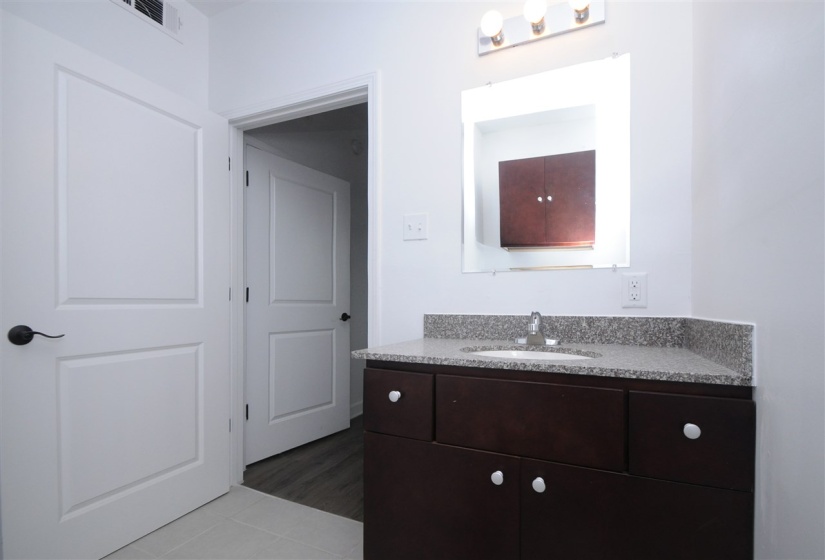 528 PARKWAY AVE, Memphis, Tennessee 38112, 2 Bedrooms Bedrooms, 4 Rooms Rooms,2 BathroomsBathrooms,Rental Properties,For Sale,PARKWAY,10222507