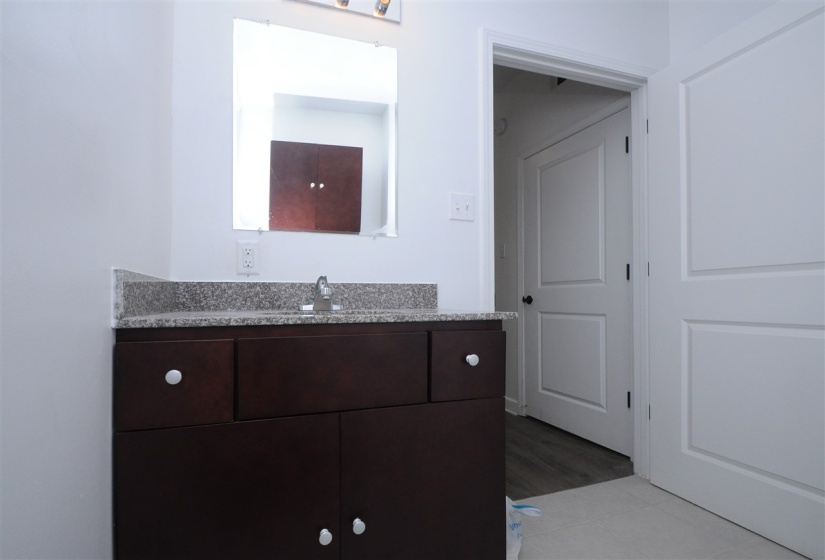 528 PARKWAY AVE, Memphis, Tennessee 38112, 2 Bedrooms Bedrooms, 4 Rooms Rooms,2 BathroomsBathrooms,Rental Properties,For Sale,PARKWAY,10222507