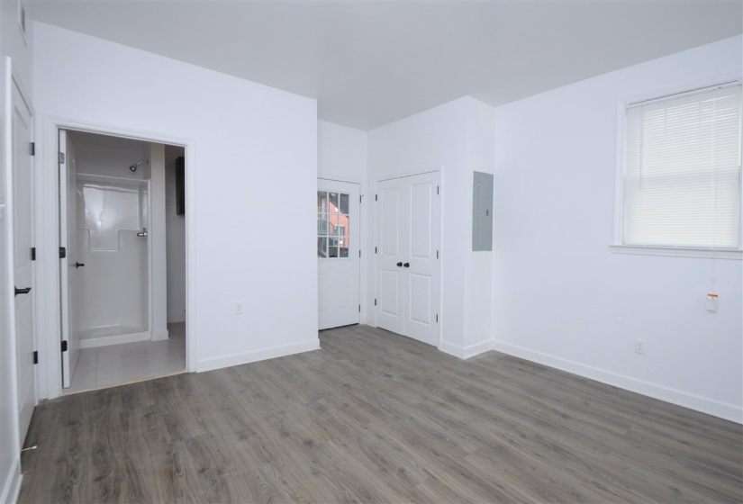 528 PARKWAY AVE, Memphis, Tennessee 38112, 2 Bedrooms Bedrooms, 4 Rooms Rooms,2 BathroomsBathrooms,Rental Properties,For Sale,PARKWAY,10222507