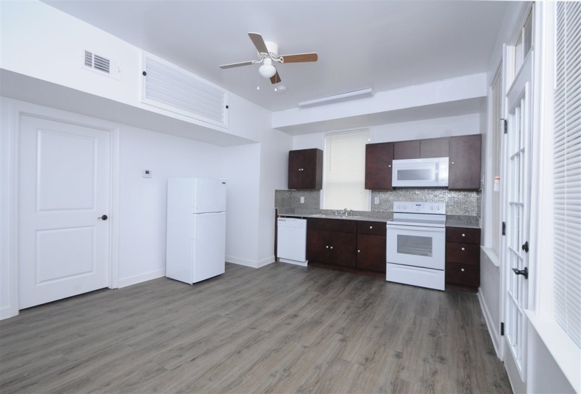 528 PARKWAY AVE, Memphis, Tennessee 38112, 2 Bedrooms Bedrooms, 4 Rooms Rooms,2 BathroomsBathrooms,Rental Properties,For Sale,PARKWAY,10222507