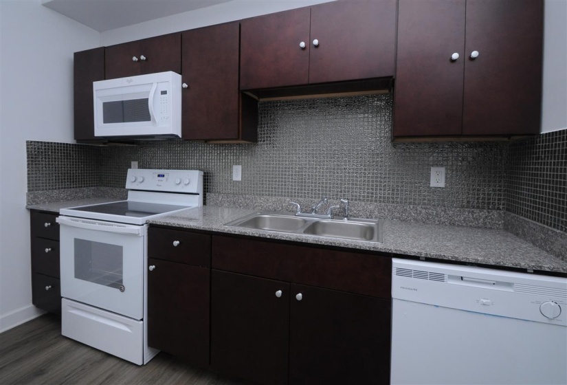 528 PARKWAY AVE, Memphis, Tennessee 38112, 2 Bedrooms Bedrooms, 4 Rooms Rooms,2 BathroomsBathrooms,Rental Properties,For Sale,PARKWAY,10222507