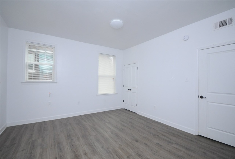 528 PARKWAY AVE, Memphis, Tennessee 38112, 2 Bedrooms Bedrooms, 4 Rooms Rooms,2 BathroomsBathrooms,Rental Properties,For Sale,PARKWAY,10222507