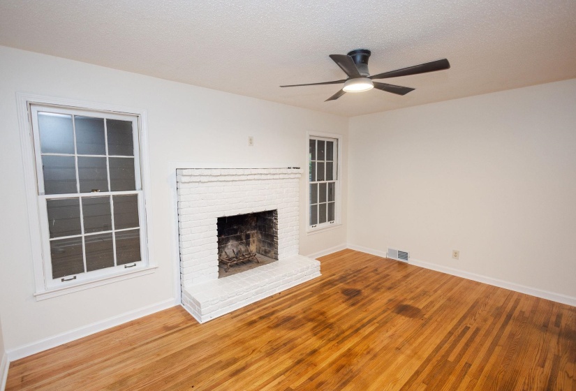 3217 JOSLYN ST, Memphis, Tennessee 38128, 5 Bedroom Bedrooms, 8 Room Rooms,3 BathroomBathrooms,Residential,For Sale,JOSLYN,0,10220907