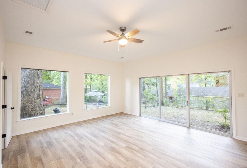 3217 JOSLYN ST, Memphis, Tennessee 38128, 5 Bedroom Bedrooms, 8 Room Rooms,3 BathroomBathrooms,Residential,For Sale,JOSLYN,0,10220907
