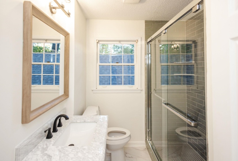 3217 JOSLYN ST, Memphis, Tennessee 38128, 5 Bedroom Bedrooms, 8 Room Rooms,3 BathroomBathrooms,Residential,For Sale,JOSLYN,0,10220907