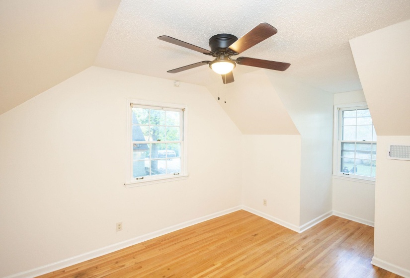 3217 JOSLYN ST, Memphis, Tennessee 38128, 5 Bedroom Bedrooms, 8 Room Rooms,3 BathroomBathrooms,Residential,For Sale,JOSLYN,0,10220907