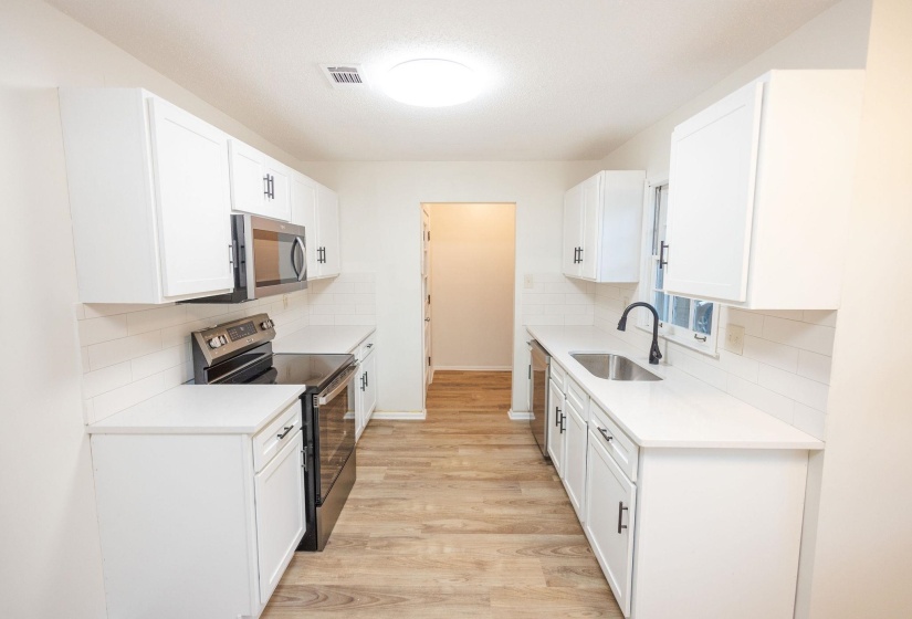 3217 JOSLYN ST, Memphis, Tennessee 38128, 5 Bedroom Bedrooms, 8 Room Rooms,3 BathroomBathrooms,Residential,For Sale,JOSLYN,0,10220907