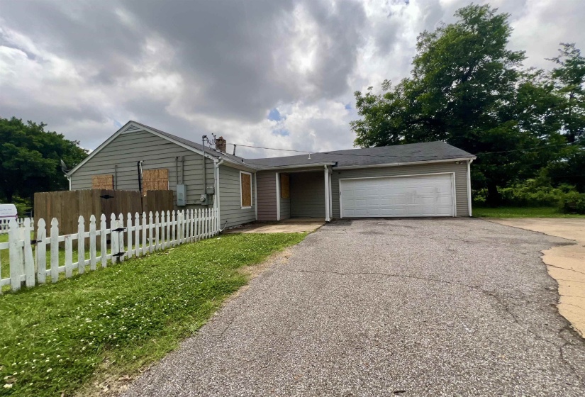 1491 DALLAS ST, Memphis, Tennessee 38114, 4 Bedroom Bedrooms, 6 Room Rooms,2 BathroomBathrooms,Residential,For Sale,DALLAS,0,10222493