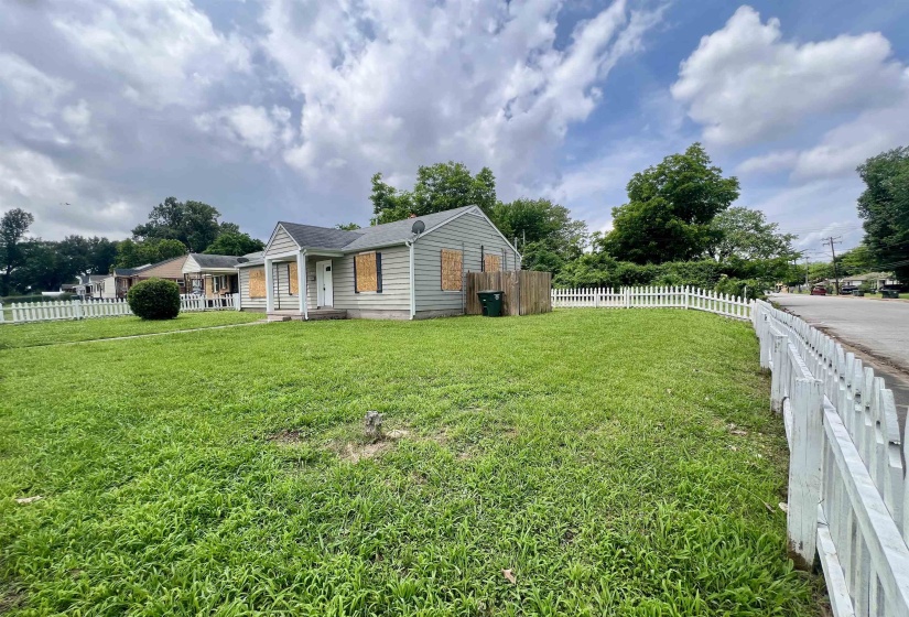 1491 DALLAS ST, Memphis, Tennessee 38114, 4 Bedroom Bedrooms, 6 Room Rooms,2 BathroomBathrooms,Residential,For Sale,DALLAS,0,10222493