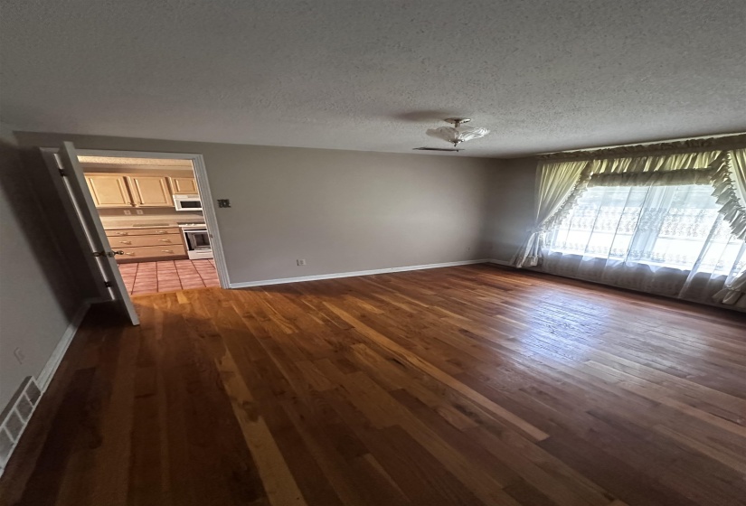 1865 BARTLETT AVE, Memphis, Tennessee 38134, 4 Bedrooms Bedrooms, 8 Rooms Rooms,2.1 BathroomsBathrooms,Residential,For Sale,BARTLETT,10222502