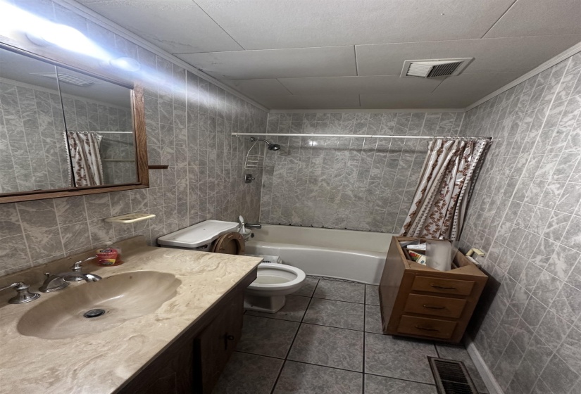 1865 BARTLETT AVE, Memphis, Tennessee 38134, 4 Bedrooms Bedrooms, 8 Rooms Rooms,2.1 BathroomsBathrooms,Residential,For Sale,BARTLETT,10222502