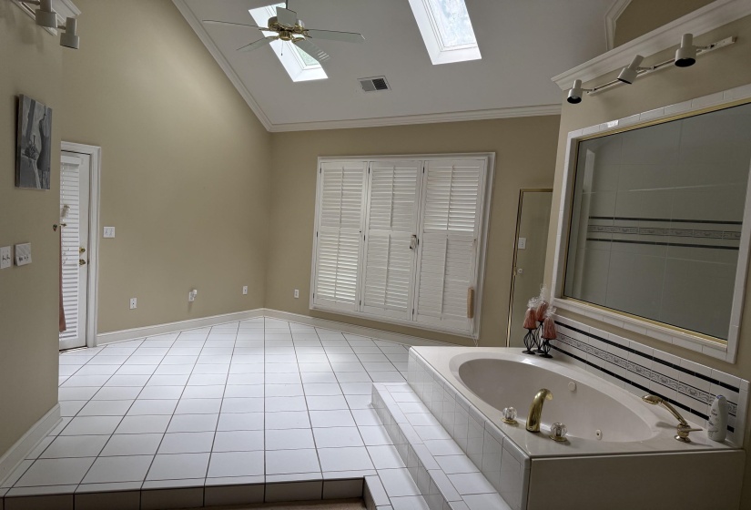 9551 FOX HILL CIR, Germantown, Tennessee 38139, 5 Bedrooms Bedrooms, 11 Rooms Rooms,5 BathroomsBathrooms,Residential,For Sale,FOX HILL,10222511