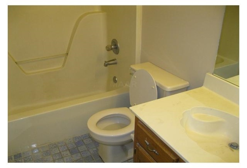 9274 CHARLY HILL LN, Memphis, Tennessee 38016, 3 Bedrooms Bedrooms, 5 Rooms Rooms,2 BathroomsBathrooms,Rental Properties,For Sale,CHARLY HILL,10222548