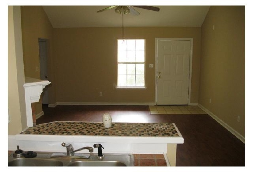 9274 CHARLY HILL LN, Memphis, Tennessee 38016, 3 Bedrooms Bedrooms, 5 Rooms Rooms,2 BathroomsBathrooms,Rental Properties,For Sale,CHARLY HILL,10222548