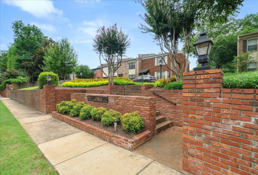 435 HIGHLAND ST, Memphis, Tennessee 38122, 3 Bedroom Bedrooms, 6 Room Rooms,2.1 BathroomBathrooms,Residential,For Sale,HIGHLAND,0,10218734