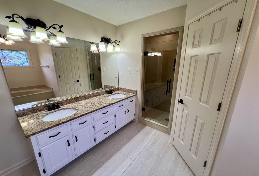 8838 HILLMAN WAY, Bartlett, Tennessee 38133, 4 Bedroom Bedrooms, 9 Room Rooms,3 BathroomBathrooms,Residential,For Sale,HILLMAN,0,10218990