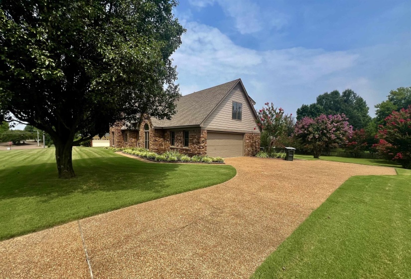 8838 HILLMAN WAY, Bartlett, Tennessee 38133, 4 Bedroom Bedrooms, 9 Room Rooms,3 BathroomBathrooms,Residential,For Sale,HILLMAN,0,10218990