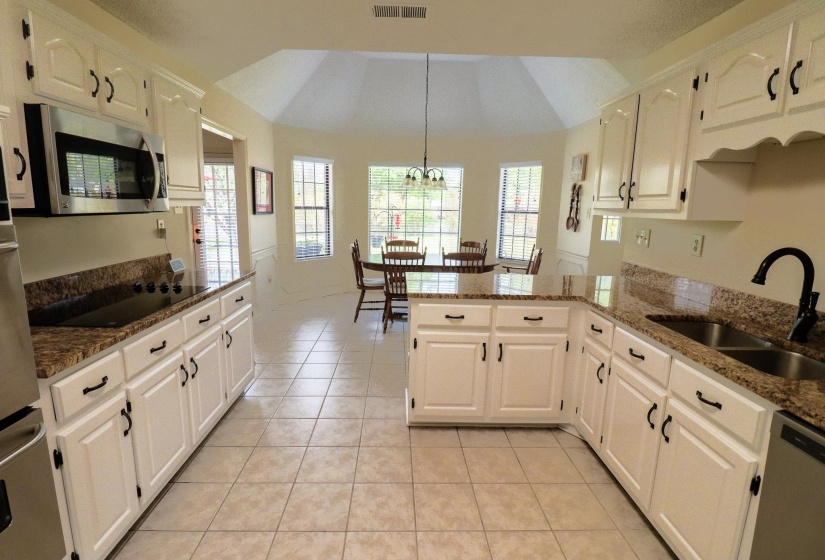 8838 HILLMAN WAY, Bartlett, Tennessee 38133, 4 Bedroom Bedrooms, 9 Room Rooms,3 BathroomBathrooms,Residential,For Sale,HILLMAN,0,10218990