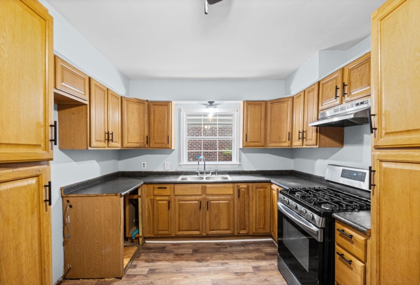 3280 CARNES AVE, Memphis, Tennessee 38111, 4 Bedroom Bedrooms, 7 Room Rooms,2.1 BathroomBathrooms,Residential,For Sale,CARNES,0,10222539