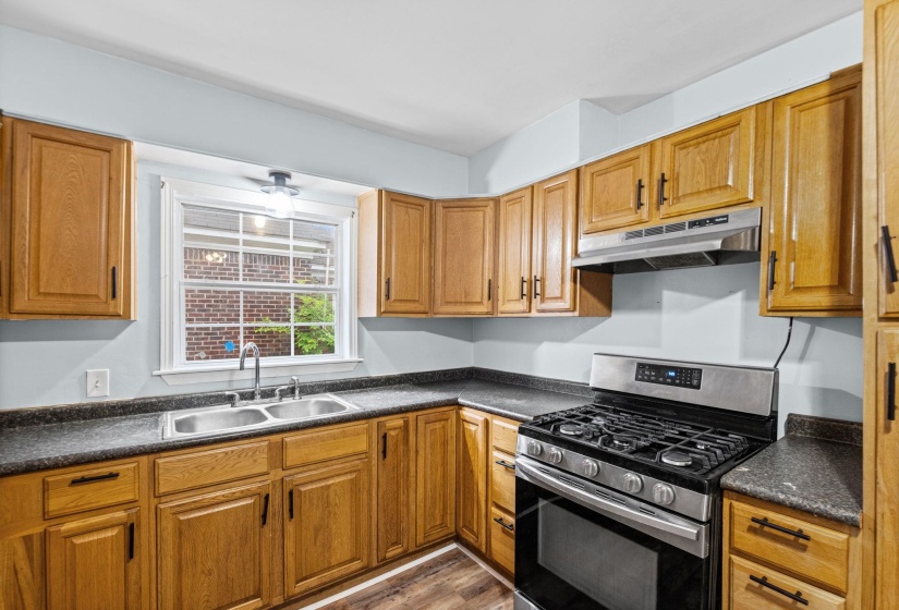 3280 CARNES AVE, Memphis, Tennessee 38111, 4 Bedroom Bedrooms, 7 Room Rooms,2.1 BathroomBathrooms,Residential,For Sale,CARNES,0,10222539