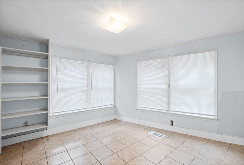 3280 CARNES AVE, Memphis, Tennessee 38111, 4 Bedroom Bedrooms, 7 Room Rooms,2.1 BathroomBathrooms,Residential,For Sale,CARNES,0,10222539