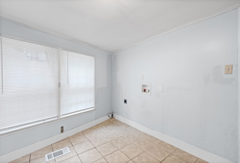 3280 CARNES AVE, Memphis, Tennessee 38111, 4 Bedroom Bedrooms, 7 Room Rooms,2.1 BathroomBathrooms,Residential,For Sale,CARNES,0,10222539