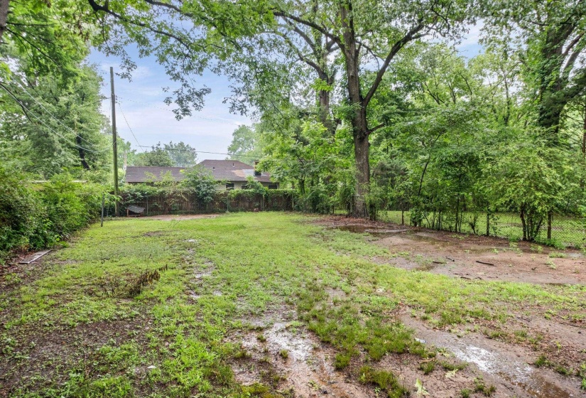 3280 CARNES AVE, Memphis, Tennessee 38111, 4 Bedroom Bedrooms, 7 Room Rooms,2.1 BathroomBathrooms,Residential,For Sale,CARNES,0,10222539