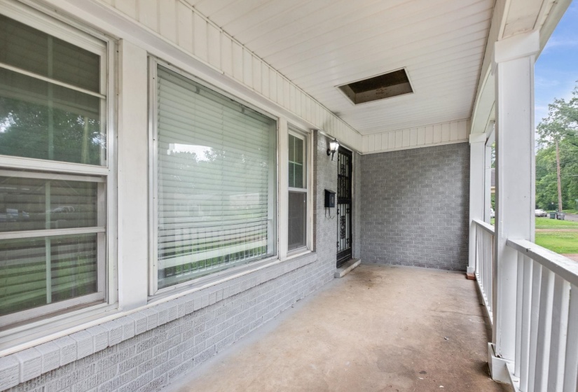 3280 CARNES AVE, Memphis, Tennessee 38111, 4 Bedroom Bedrooms, 7 Room Rooms,2.1 BathroomBathrooms,Residential,For Sale,CARNES,0,10222539