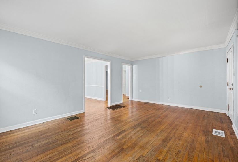 3280 CARNES AVE, Memphis, Tennessee 38111, 4 Bedroom Bedrooms, 7 Room Rooms,2.1 BathroomBathrooms,Residential,For Sale,CARNES,0,10222539