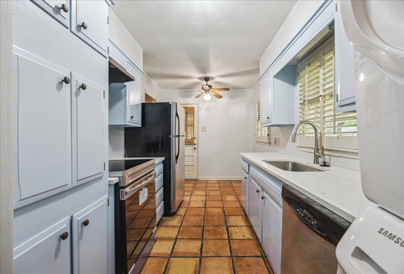 4596 CROSSOVER LN, Memphis, Tennessee 38117, 3 Bedroom Bedrooms, 6 Room Rooms,2 BathroomBathrooms,Residential,For Sale,CROSSOVER,0,10222541