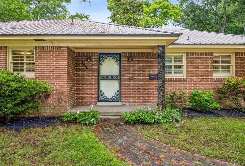 4596 CROSSOVER LN, Memphis, Tennessee 38117, 3 Bedroom Bedrooms, 6 Room Rooms,2 BathroomBathrooms,Residential,For Sale,CROSSOVER,0,10222541