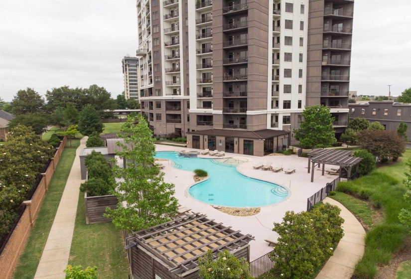 717 RIVERSIDE DR, Memphis, Tennessee 38103, 3 Bedroom Bedrooms, 7 Room Rooms,2.1 BathroomBathrooms,Residential,For Sale,RIVERSIDE,0,10222542
