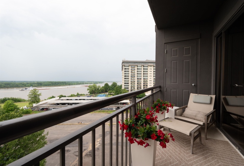 717 RIVERSIDE DR, Memphis, Tennessee 38103, 3 Bedroom Bedrooms, 7 Room Rooms,2.1 BathroomBathrooms,Residential,For Sale,RIVERSIDE,0,10222542