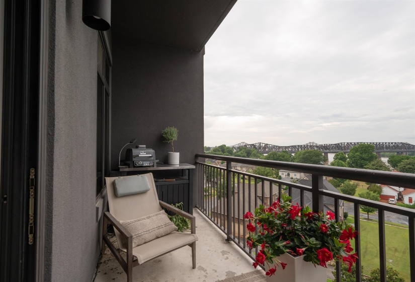 717 RIVERSIDE DR, Memphis, Tennessee 38103, 3 Bedroom Bedrooms, 7 Room Rooms,2.1 BathroomBathrooms,Residential,For Sale,RIVERSIDE,0,10222542