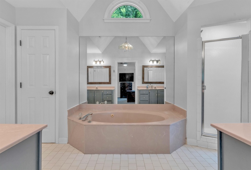 250 LOCUST GROVE DR, Memphis, Tennessee 38018, 4 Bedroom Bedrooms, 7 Room Rooms,2.1 BathroomBathrooms,Residential,For Sale,LOCUST GROVE,0,10222545