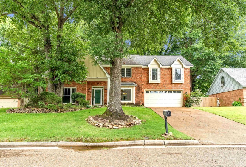 250 LOCUST GROVE DR, Memphis, Tennessee 38018, 4 Bedroom Bedrooms, 7 Room Rooms,2.1 BathroomBathrooms,Residential,For Sale,LOCUST GROVE,0,10222545